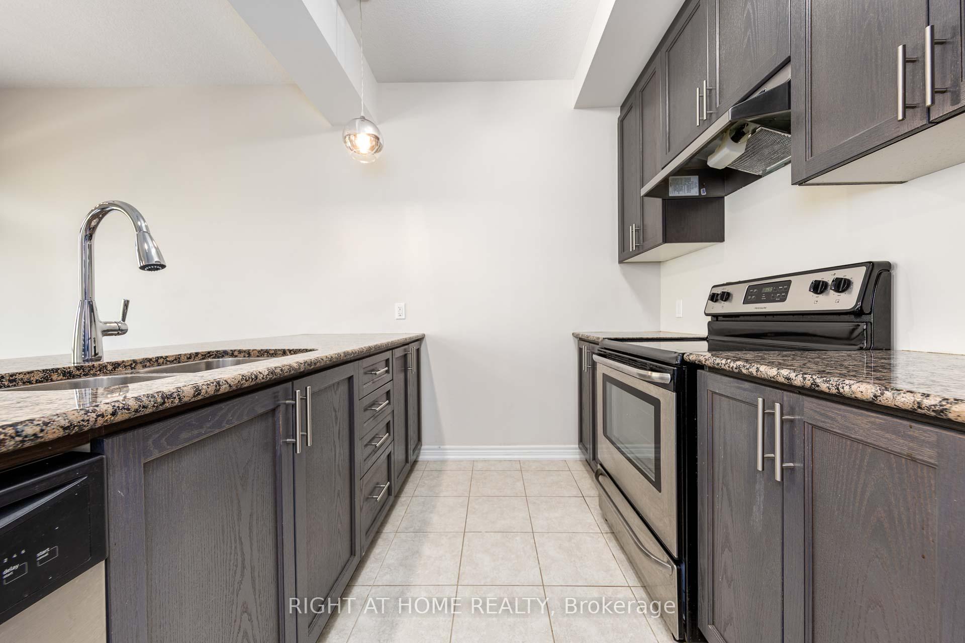 Photo 10 of 71 Southshore Crescent, Hamilton, Lakeshore — HOMEH