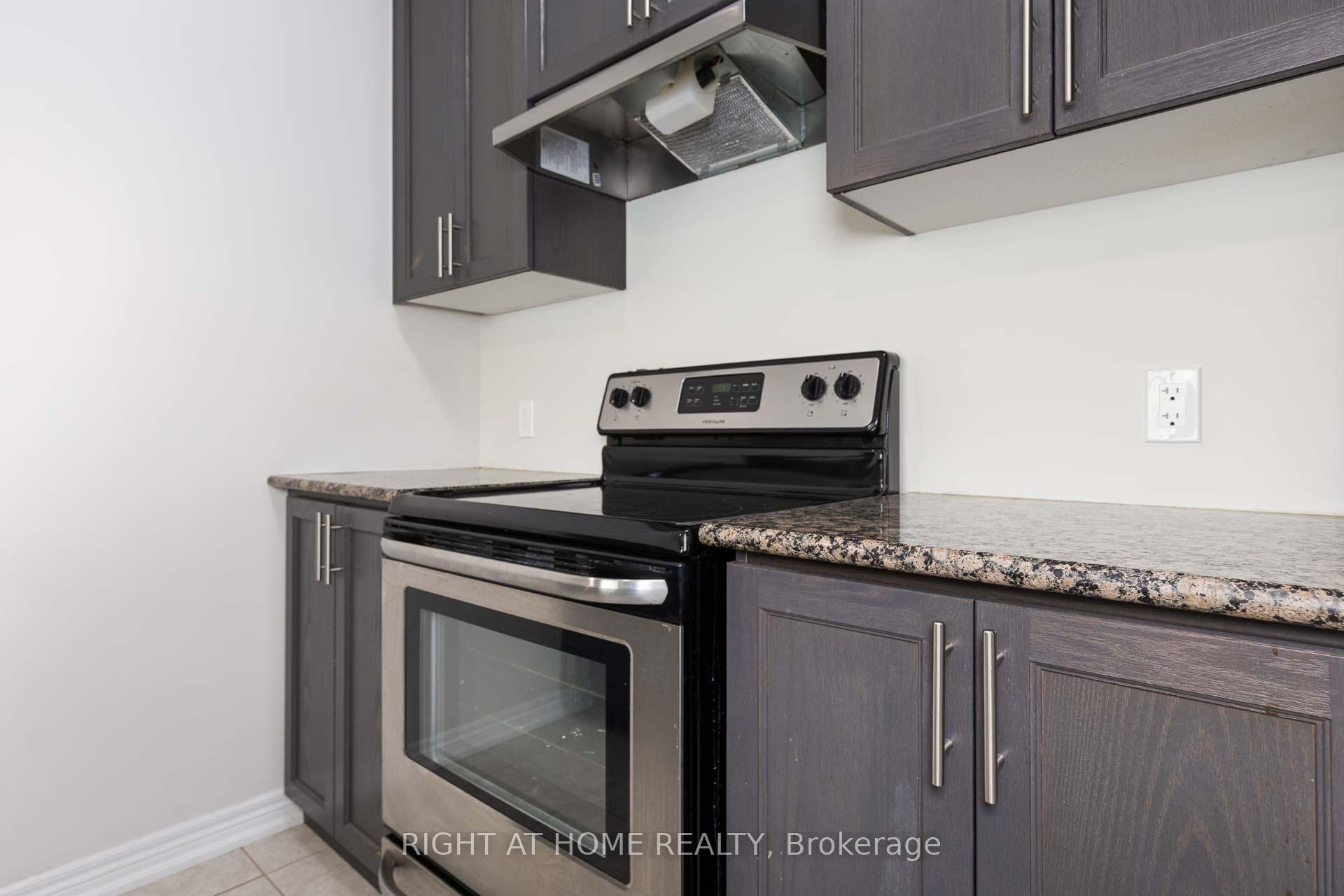 Photo 11 of 71 Southshore Crescent, Hamilton, Lakeshore — HOMEH