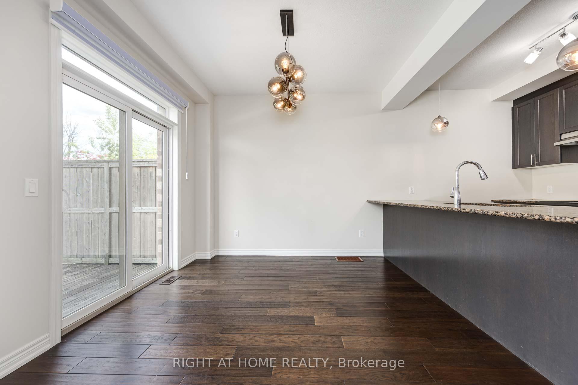 Photo 12 of 71 Southshore Crescent, Hamilton, Lakeshore — HOMEH