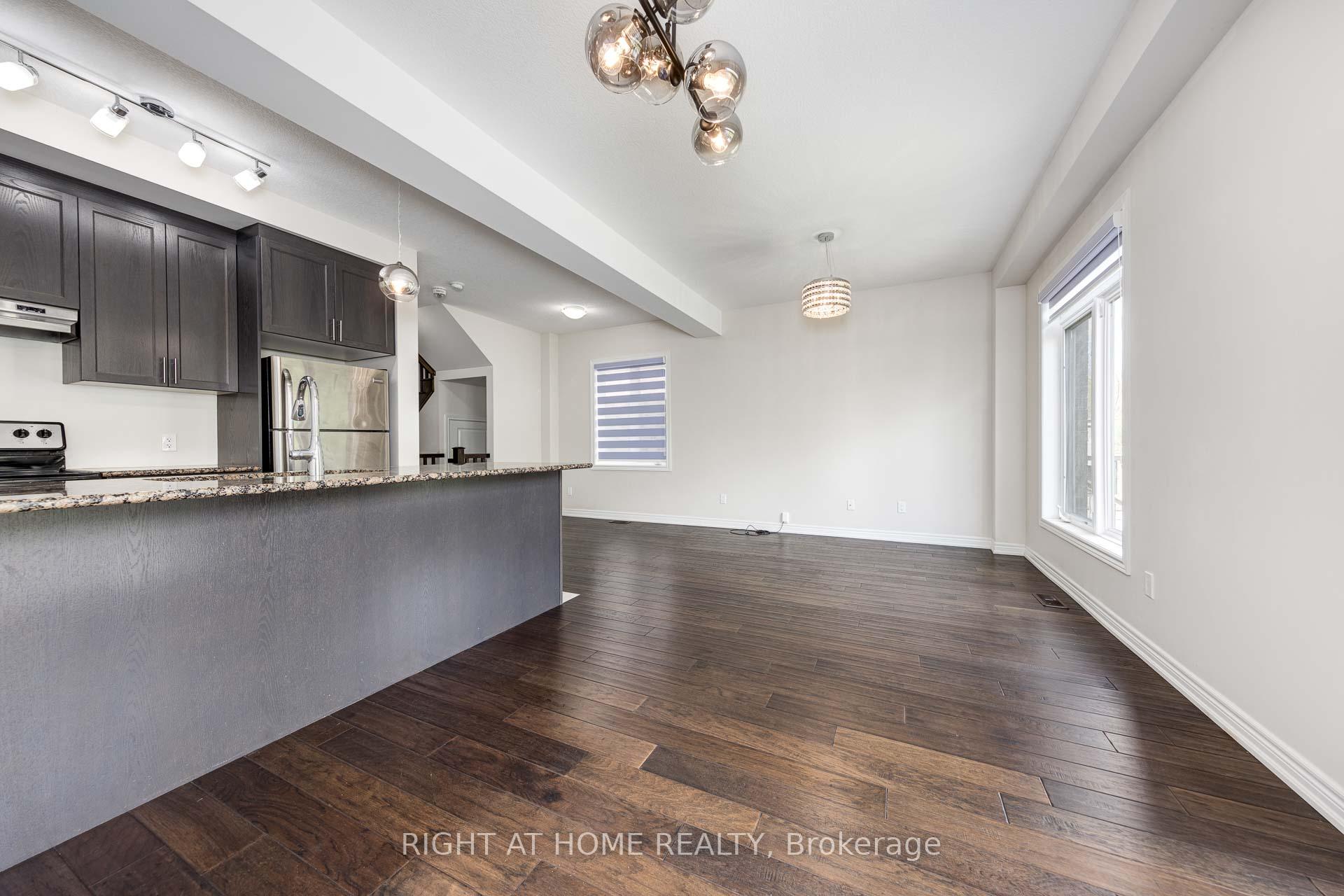 Photo 13 of 71 Southshore Crescent, Hamilton, Lakeshore — HOMEH