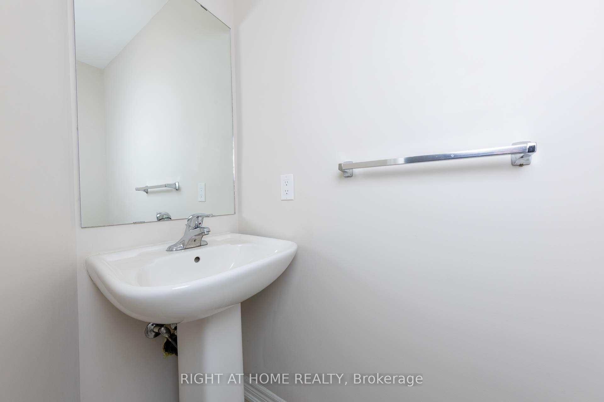 Photo 16 of 71 Southshore Crescent, Hamilton, Lakeshore — HOMEH