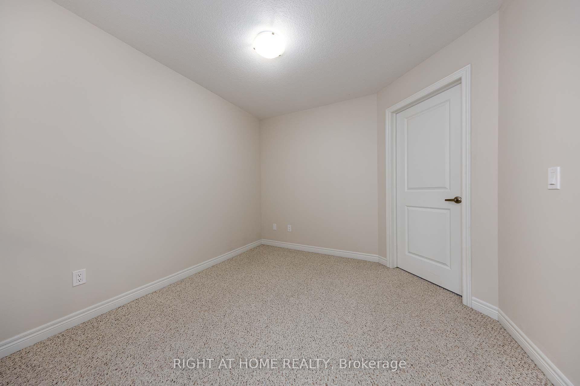 Photo 20 of 71 Southshore Crescent, Hamilton, Lakeshore — HOMEH