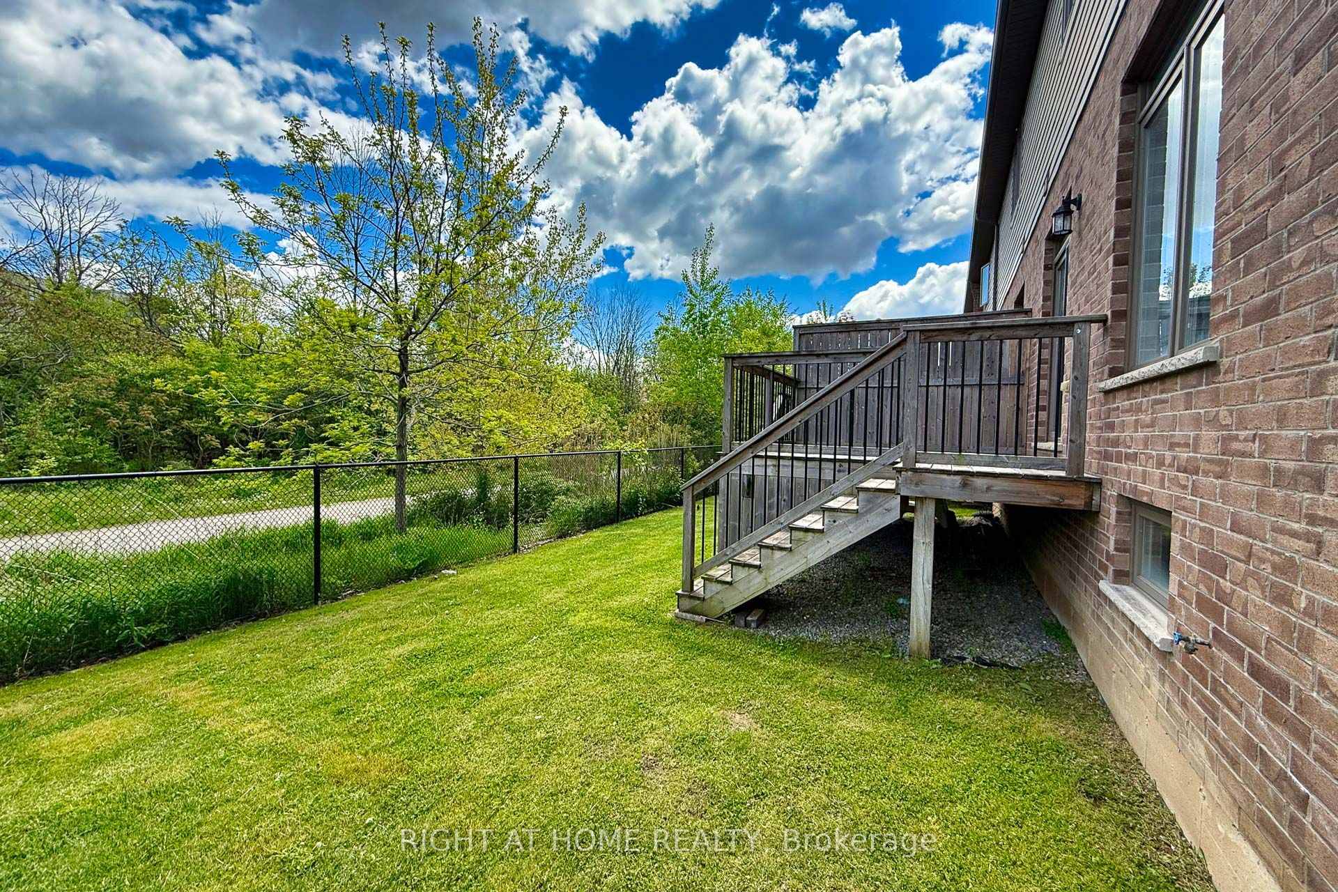 Photo 32 of 71 Southshore Crescent, Hamilton, Lakeshore — HOMEH