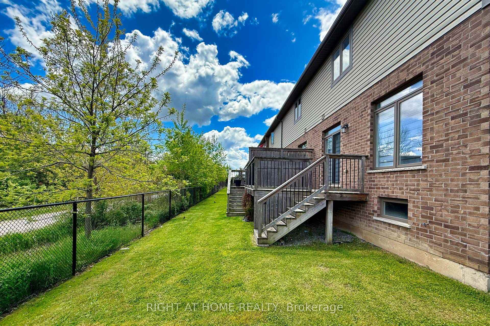 Photo 33 of 71 Southshore Crescent, Hamilton, Lakeshore — HOMEH