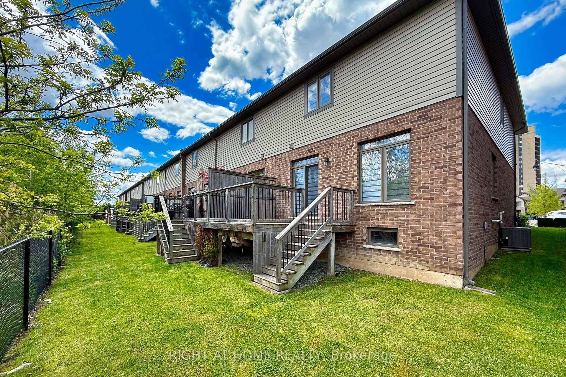 Photo 34 of 71 Southshore Crescent, Hamilton, Lakeshore — HOMEH