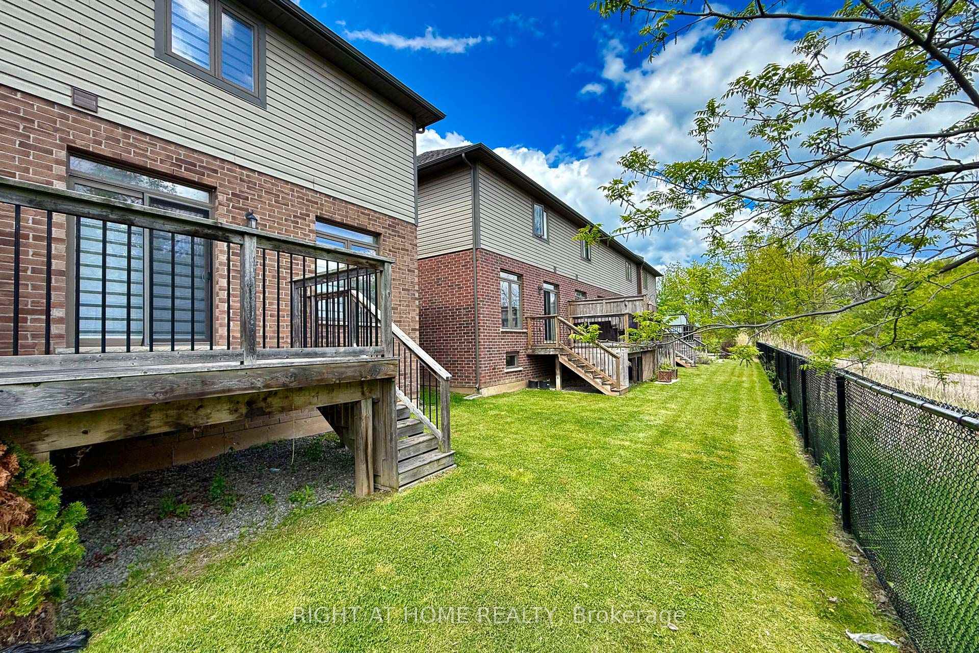 Photo 35 of 71 Southshore Crescent, Hamilton, Lakeshore — HOMEH