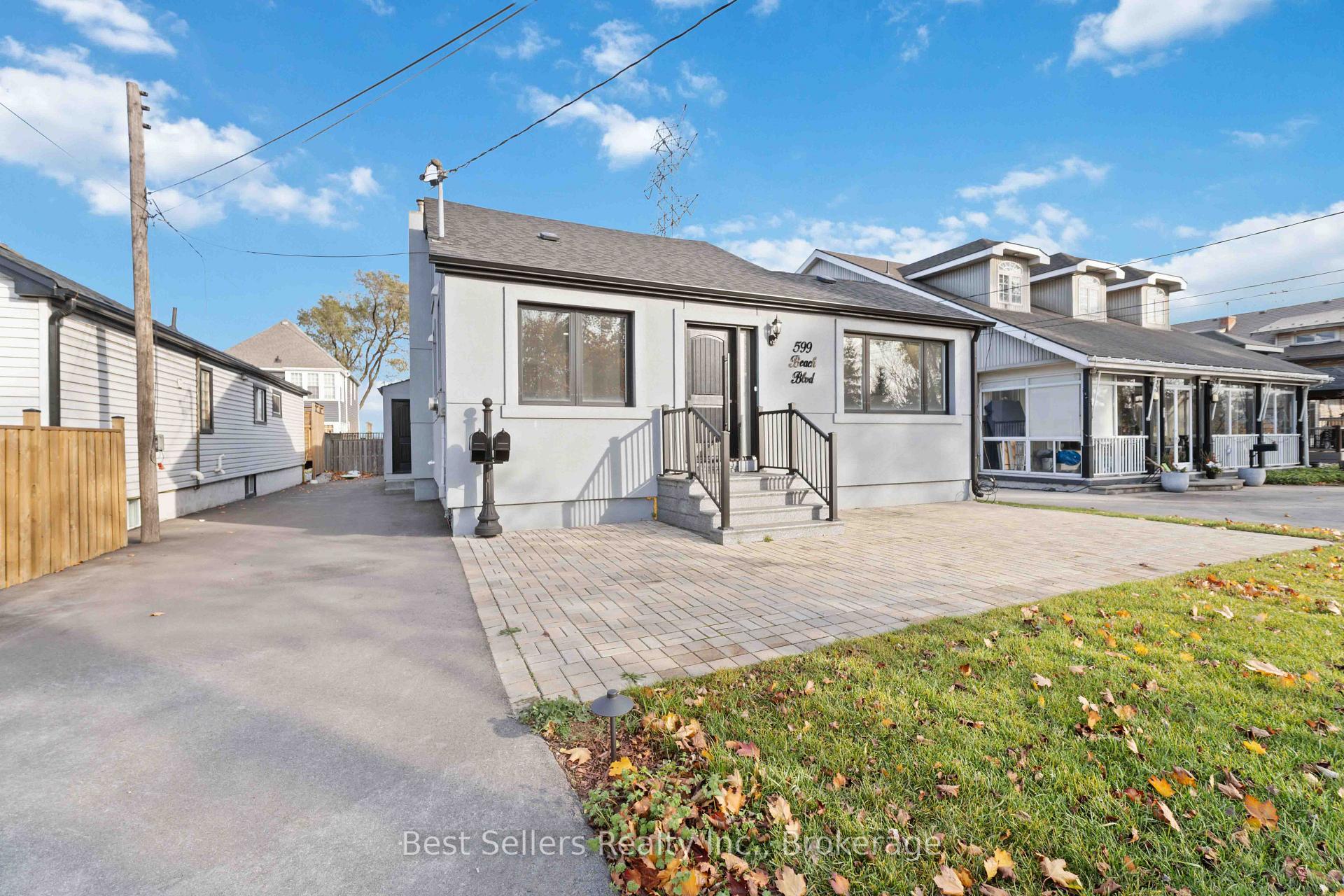 Photo 2 of Unit A, 599 Beach Boulevard, Hamilton, Hamilton Beach — HOMEH