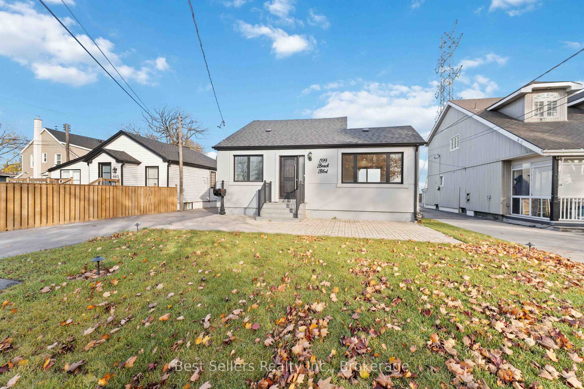 Photo 3 of Unit A, 599 Beach Boulevard, Hamilton, Hamilton Beach — HOMEH