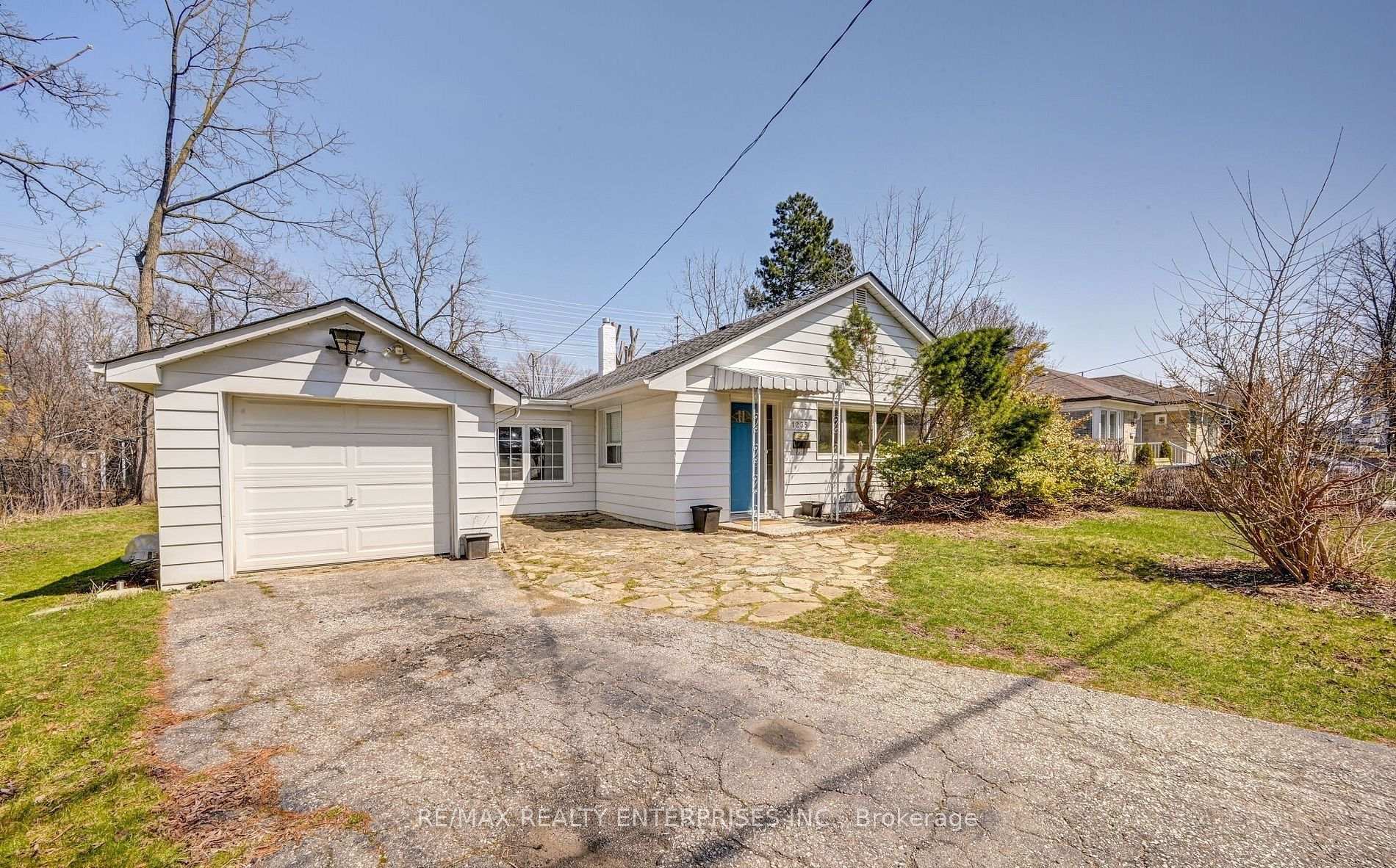 Photo of 1235 Old River Road