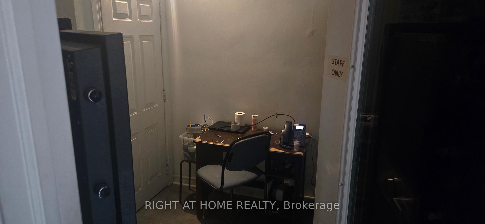 Photo 17 of 553 Rogers Road, Toronto, Keelesdale-Eglinton West — HOMEH