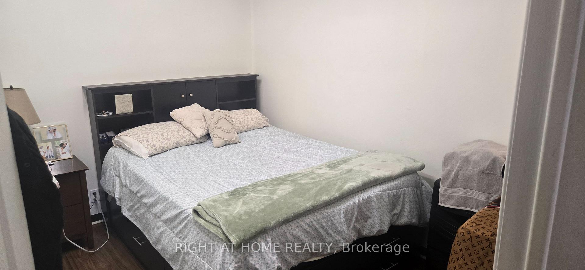 Photo 22 of 553 Rogers Road, Toronto, Keelesdale-Eglinton West — HOMEH