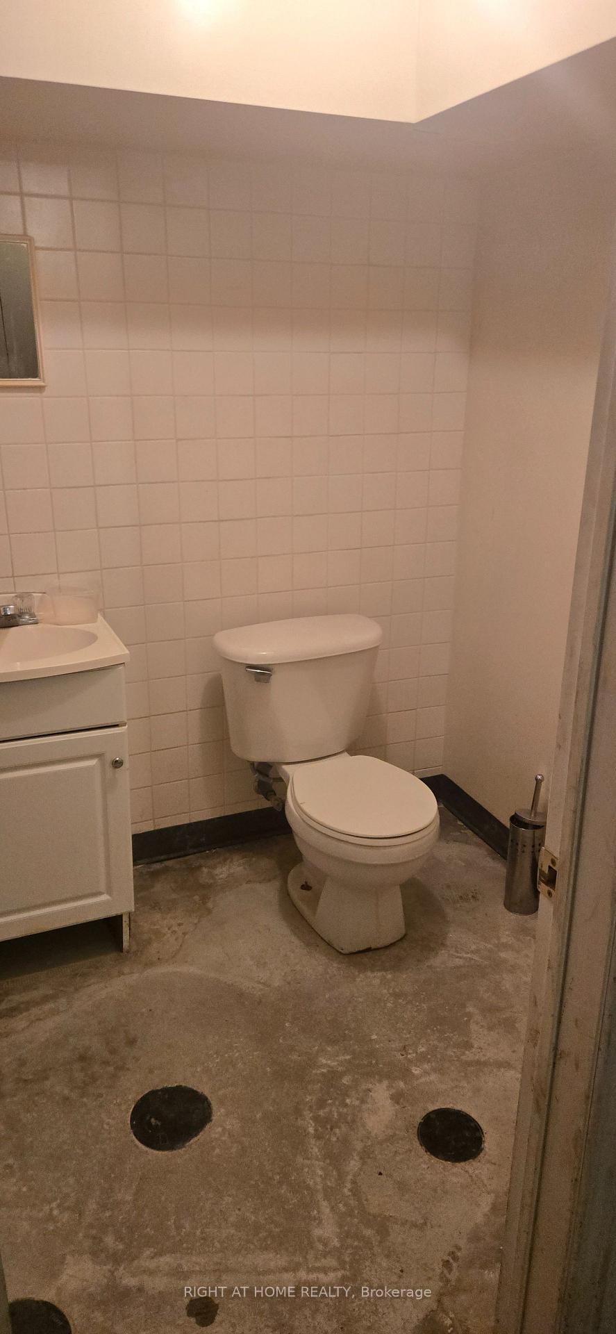 Photo 28 of 553 Rogers Road, Toronto, Keelesdale-Eglinton West — HOMEH