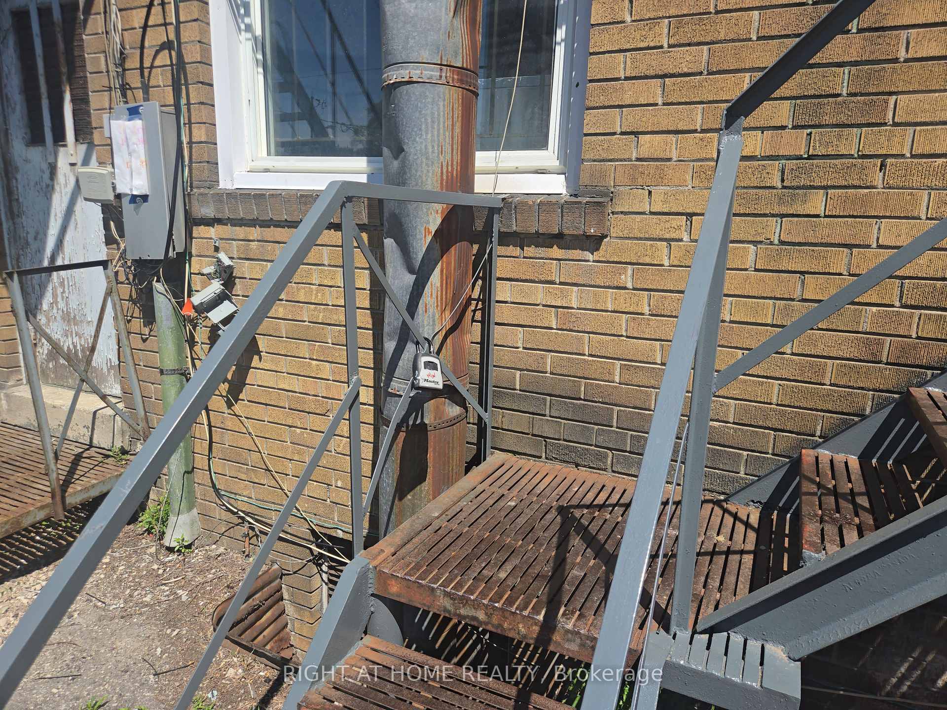 Photo 30 of 553 Rogers Road, Toronto, Keelesdale-Eglinton West — HOMEH