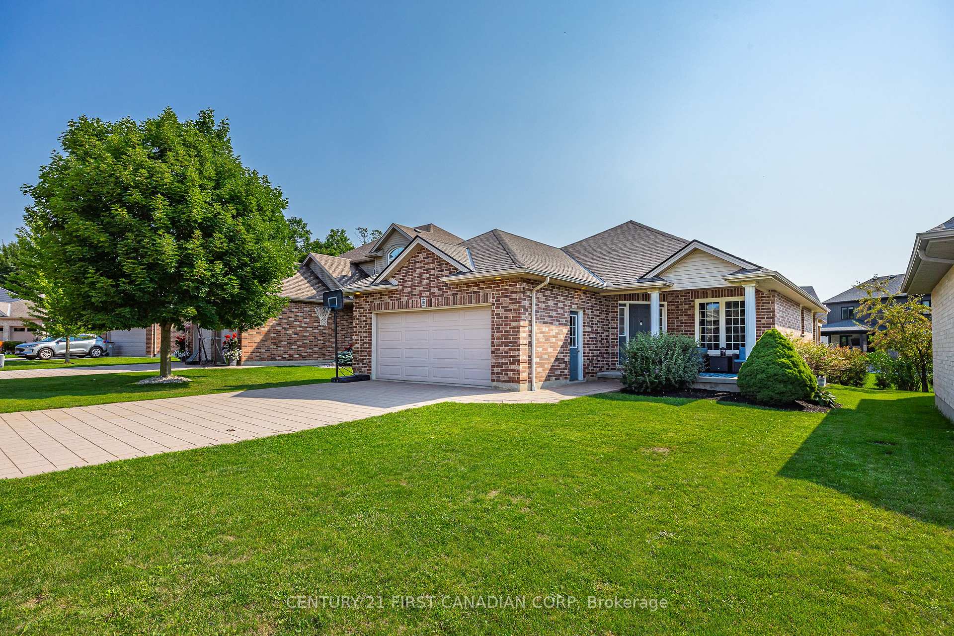 Photo 2 of 131 Deborah Drive, Strathroy-Caradoc, NE — HOMEH