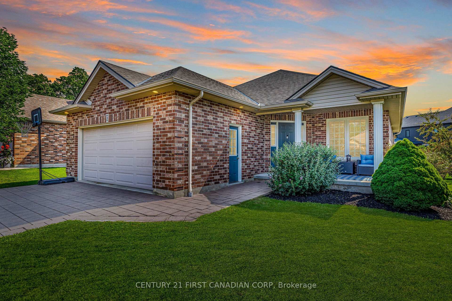 Photo 3 of 131 Deborah Drive, Strathroy-Caradoc, NE — HOMEH
