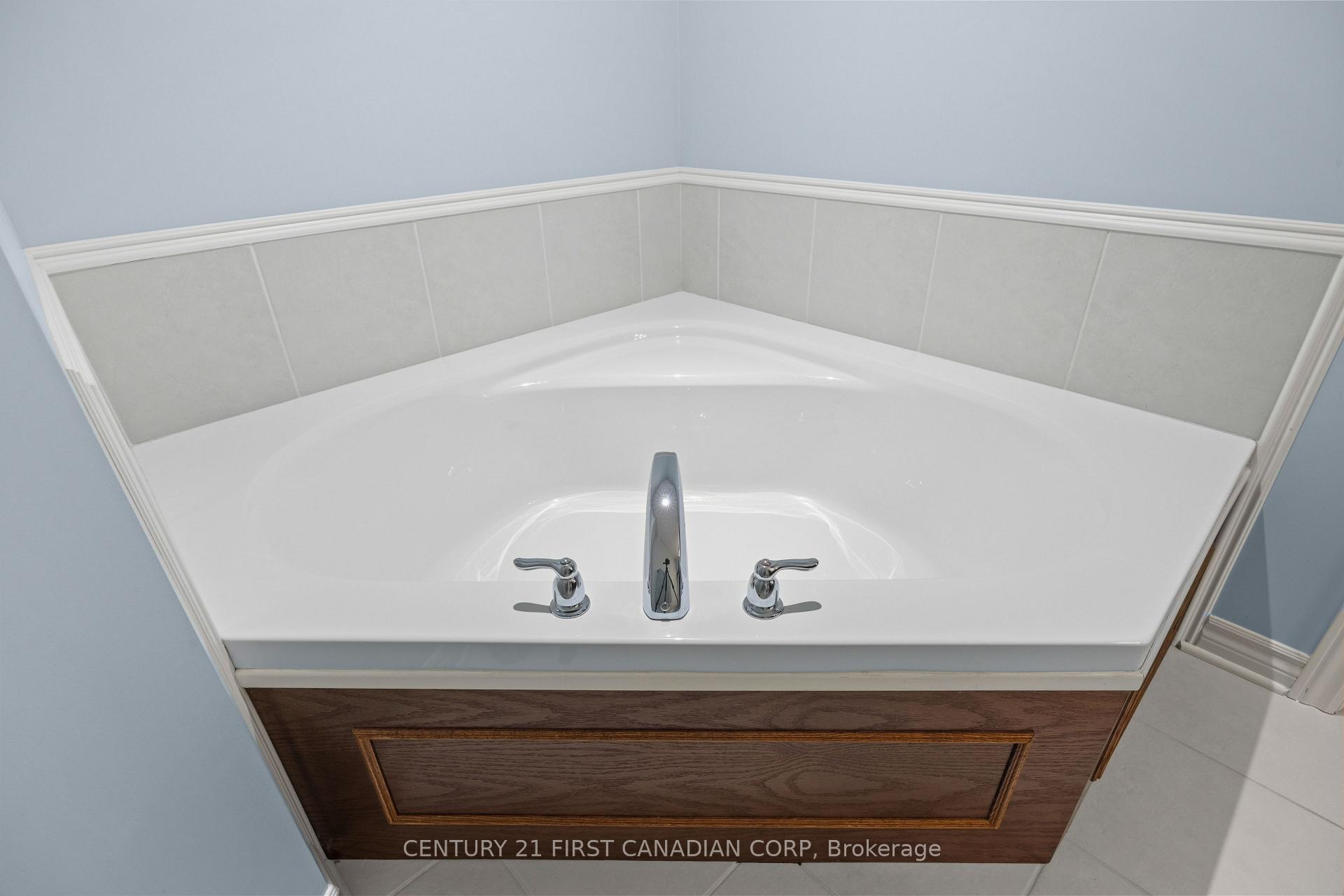 Photo 19 of 131 Deborah Drive, Strathroy-Caradoc, NE — HOMEH