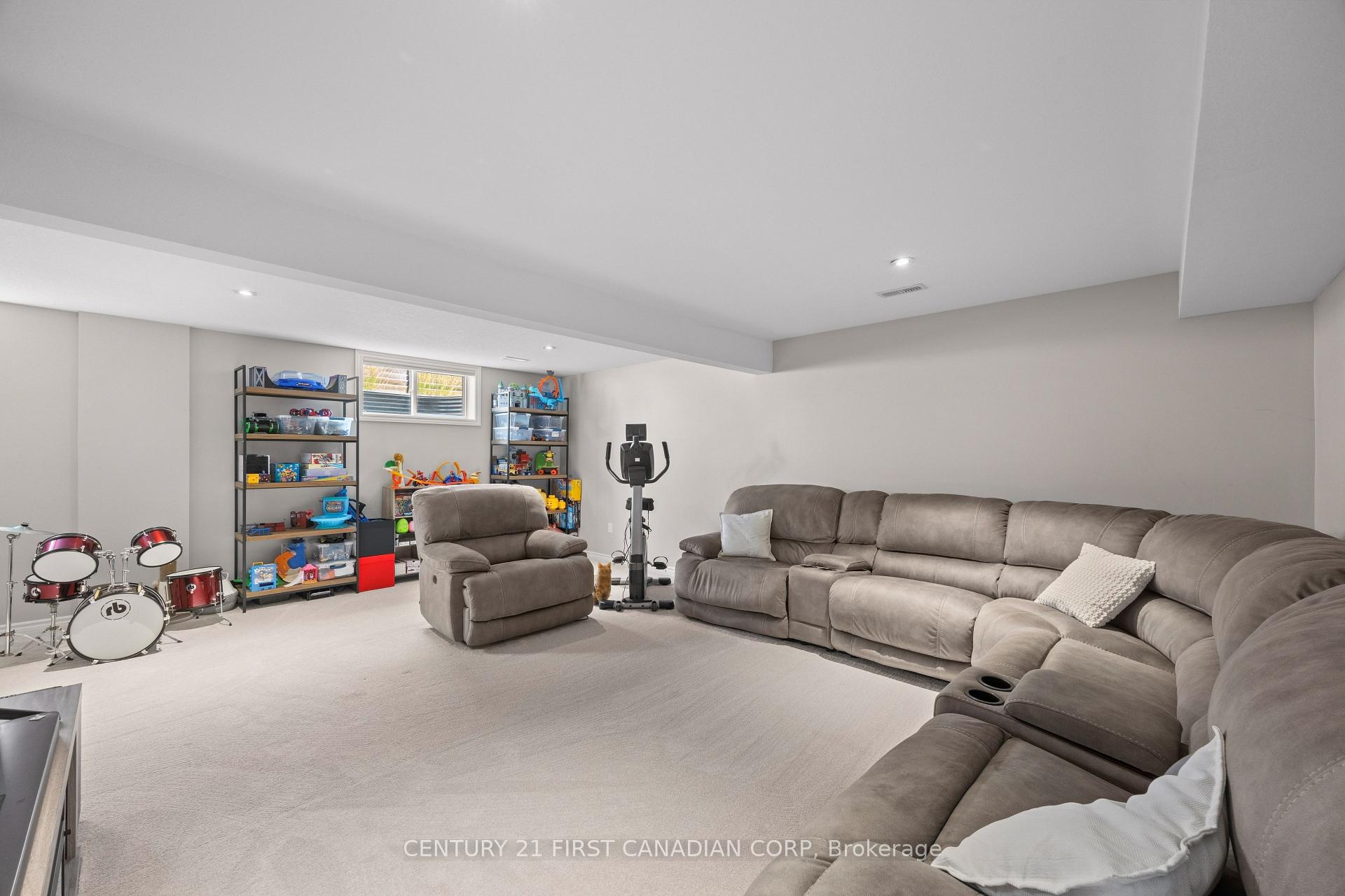 Photo 26 of 131 Deborah Drive, Strathroy-Caradoc, NE — HOMEH