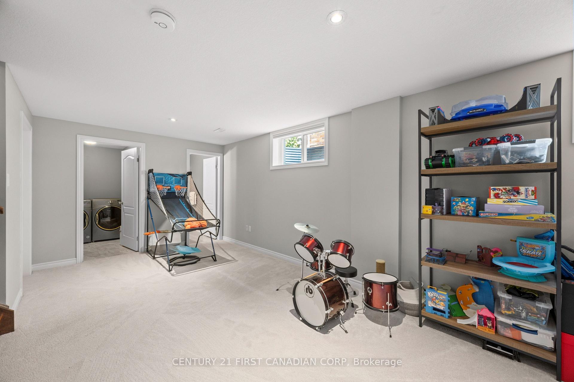 Photo 27 of 131 Deborah Drive, Strathroy-Caradoc, NE — HOMEH