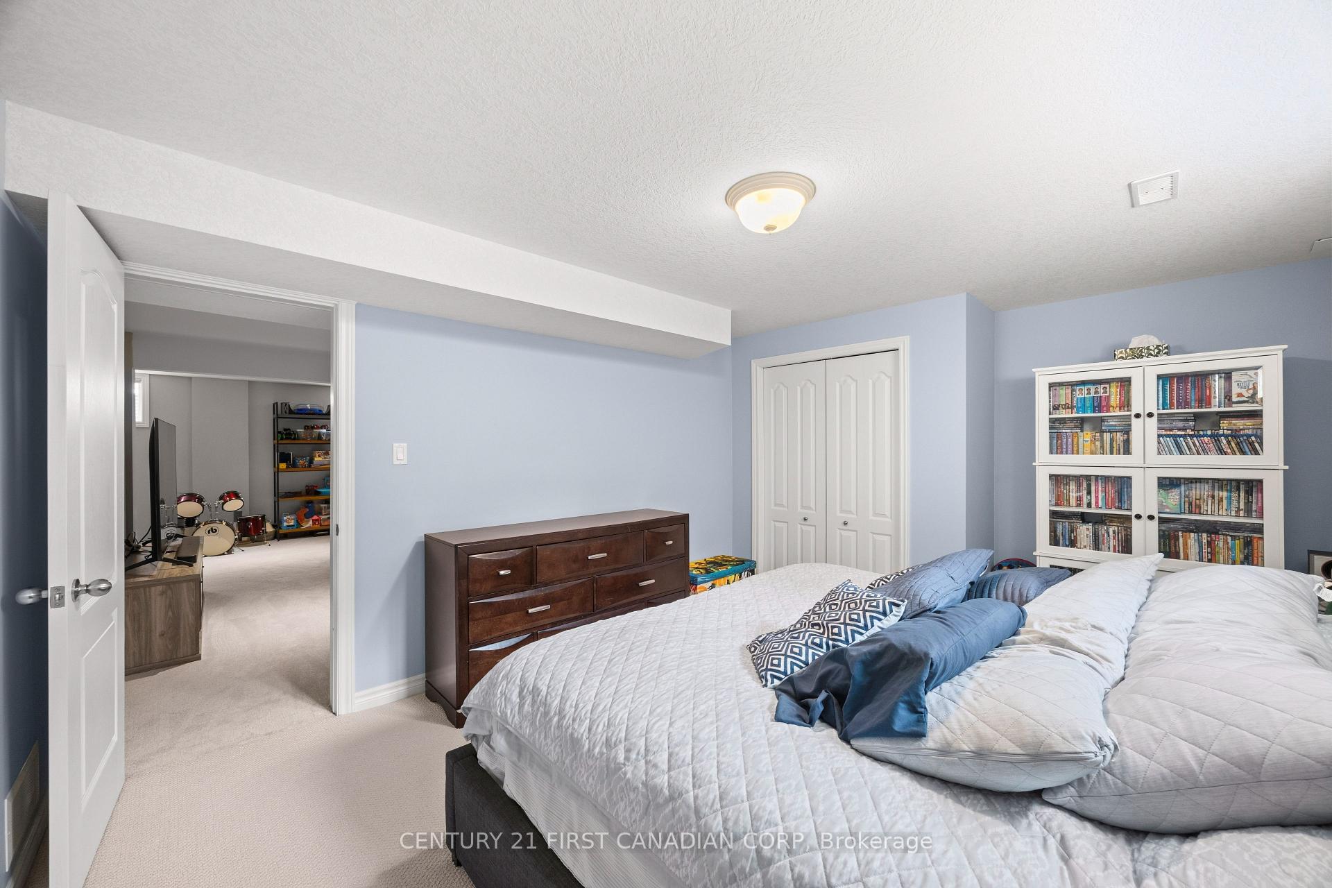 Photo 29 of 131 Deborah Drive, Strathroy-Caradoc, NE — HOMEH