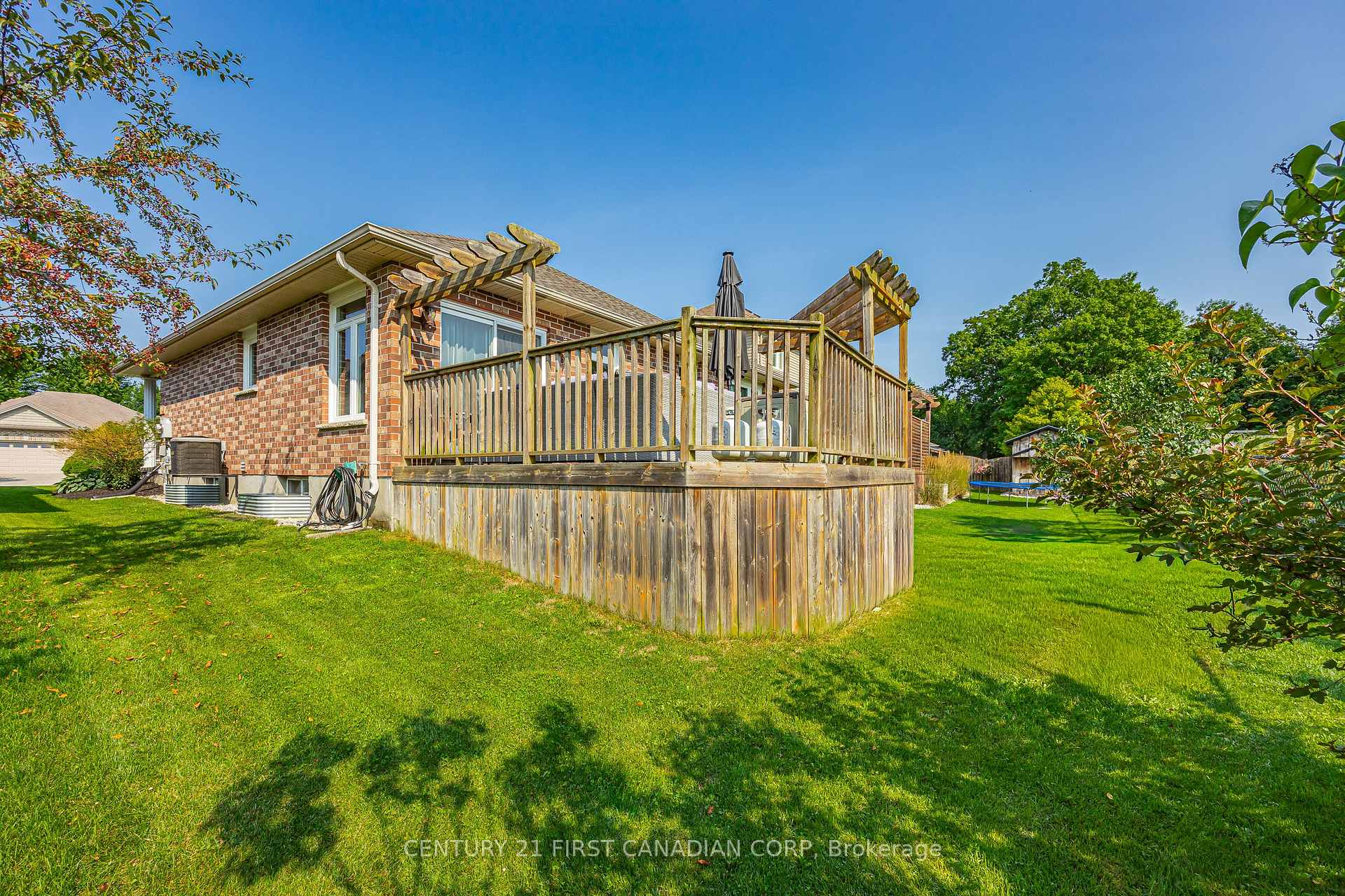 Photo 33 of 131 Deborah Drive, Strathroy-Caradoc, NE — HOMEH