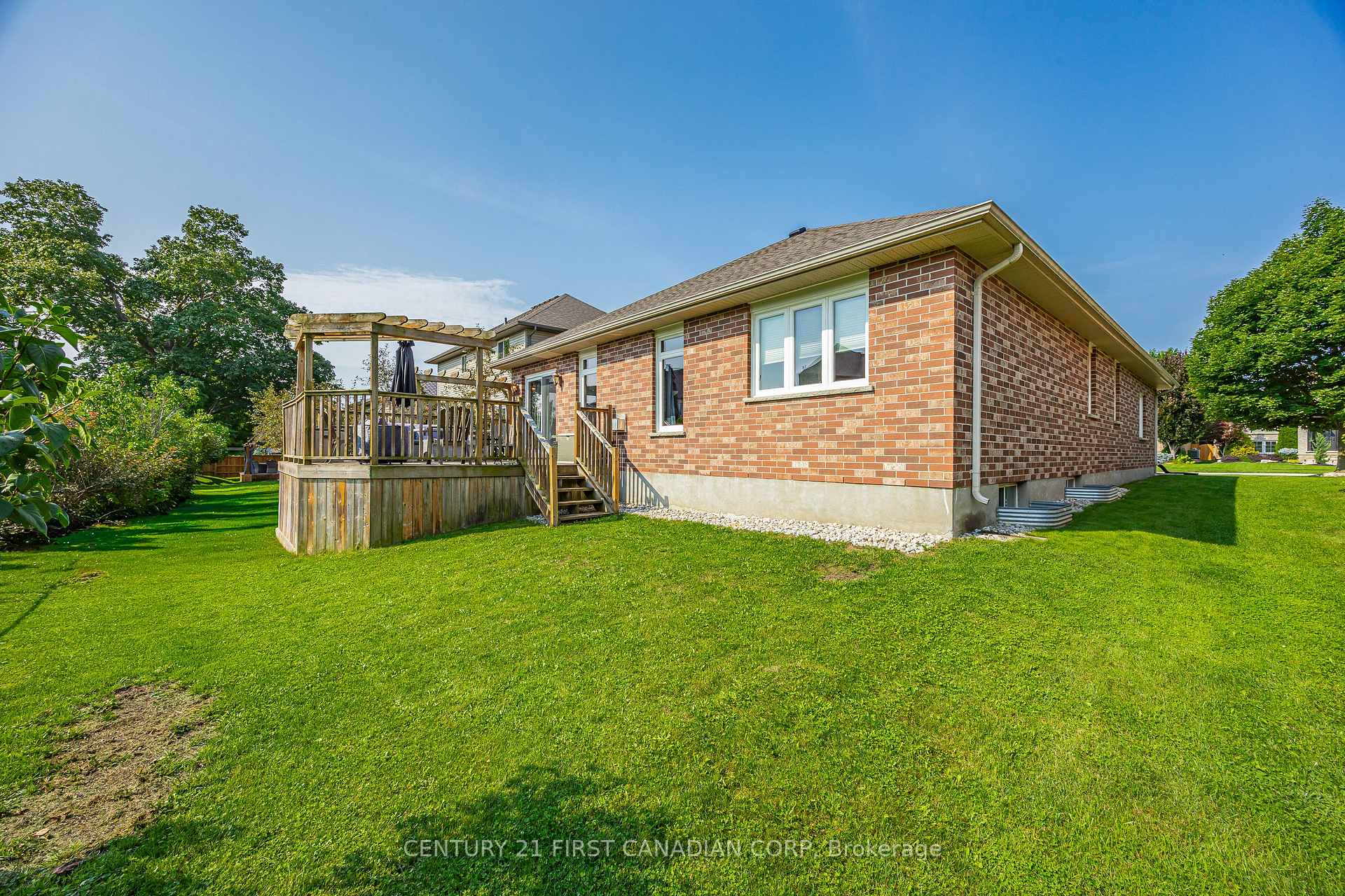 Photo 35 of 131 Deborah Drive, Strathroy-Caradoc, NE — HOMEH