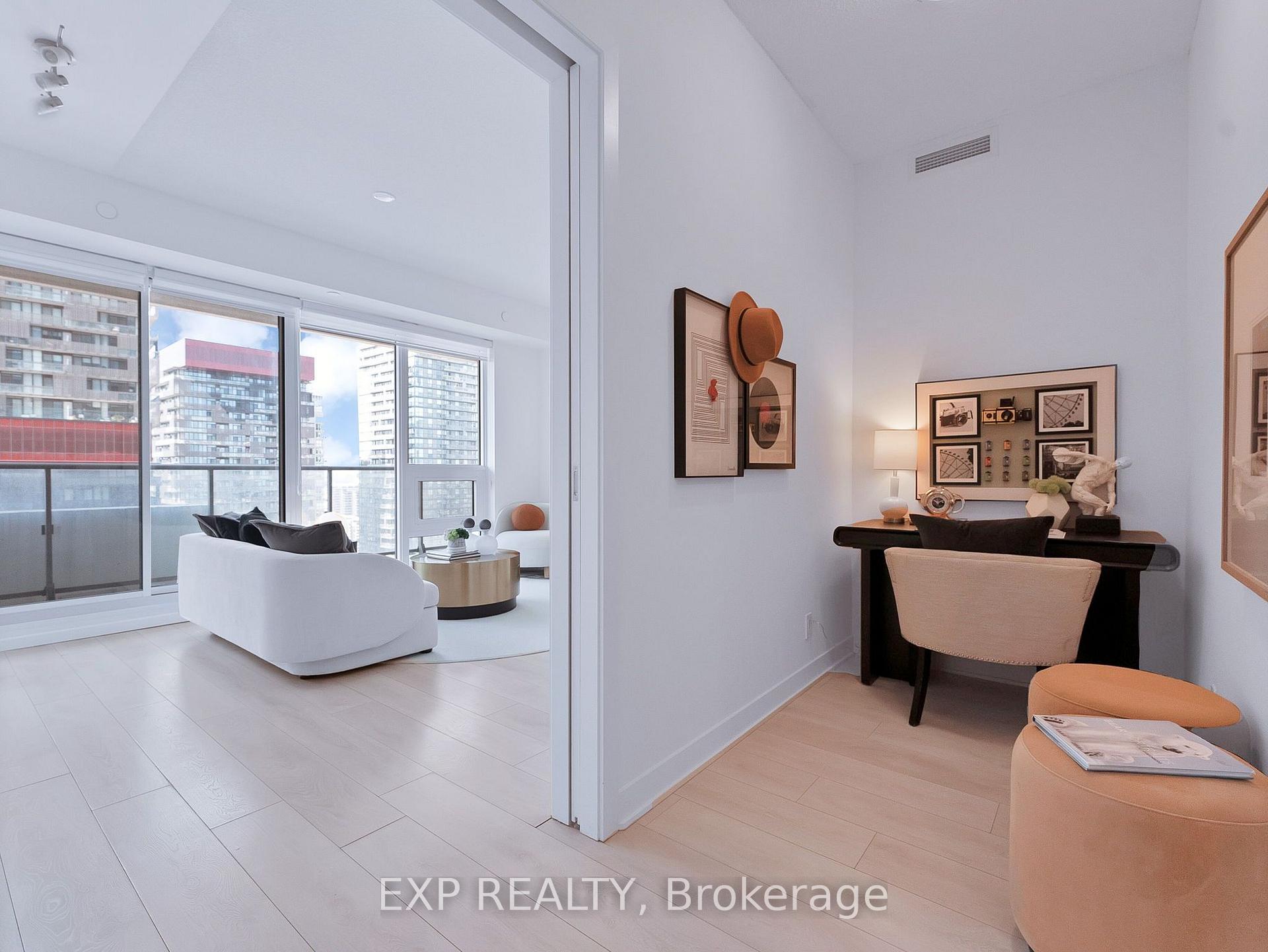 Photo 5 of Unit 2711, 2221 Yonge Street, Toronto, Mount Pleasant West — HOMEH