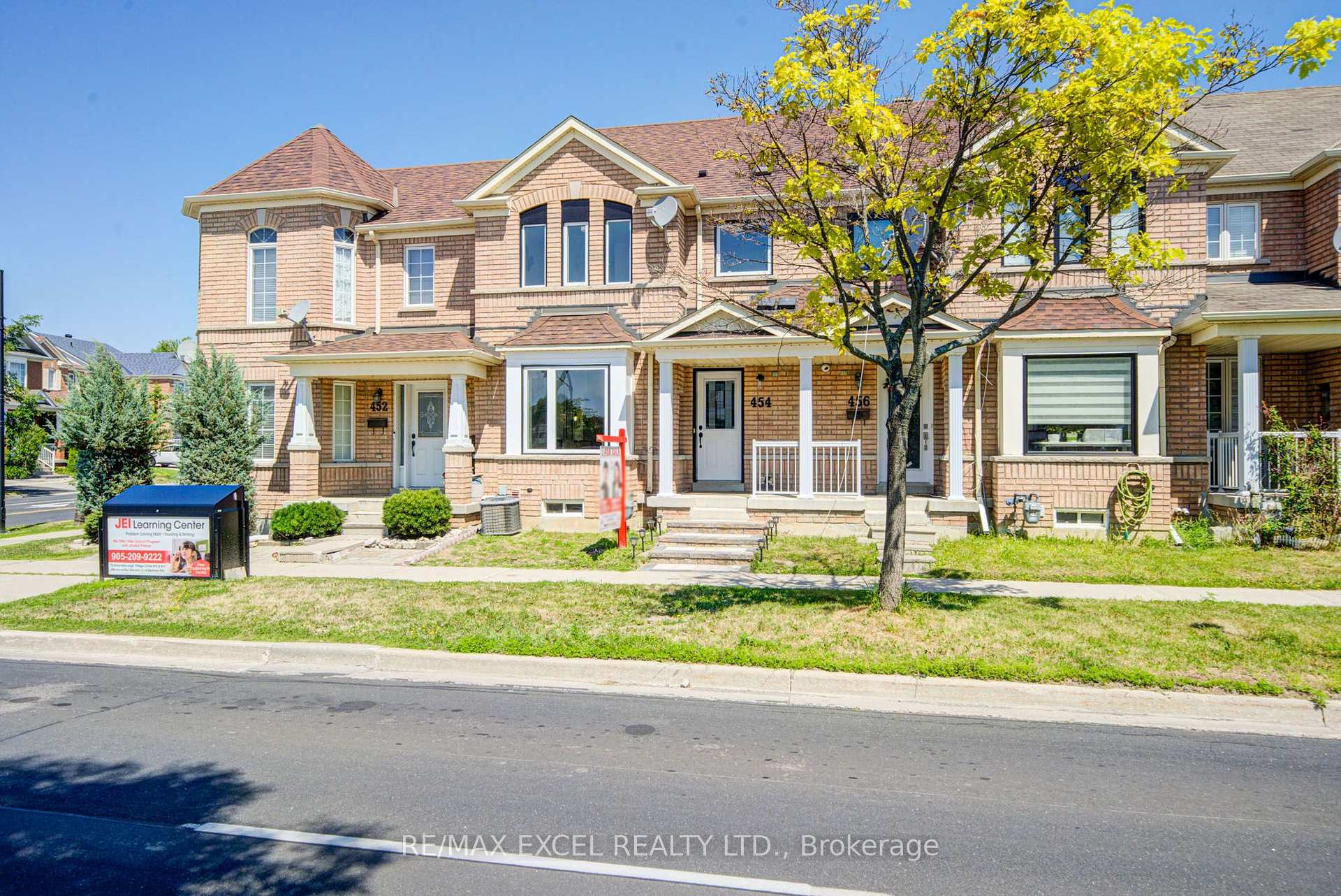 Photo 2 of 454 Bur Oak Avenue, Markham, Berczy — HOMEH