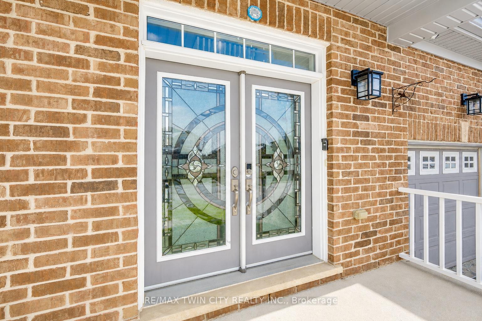 Photo 3 of 498 Thomas Slee Drive, Kitchener, Doon South — HOMEH