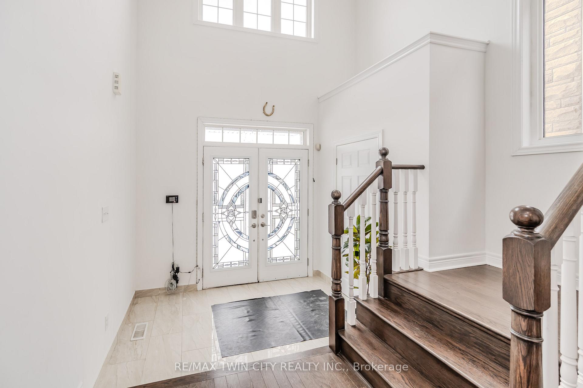 Photo 4 of 498 Thomas Slee Drive, Kitchener, Doon South — HOMEH