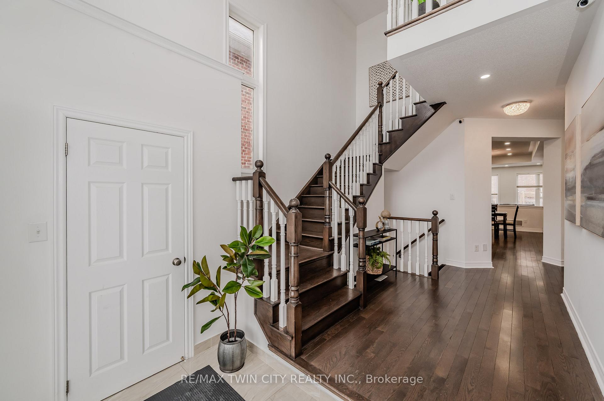 Photo 5 of 498 Thomas Slee Drive, Kitchener, Doon South — HOMEH
