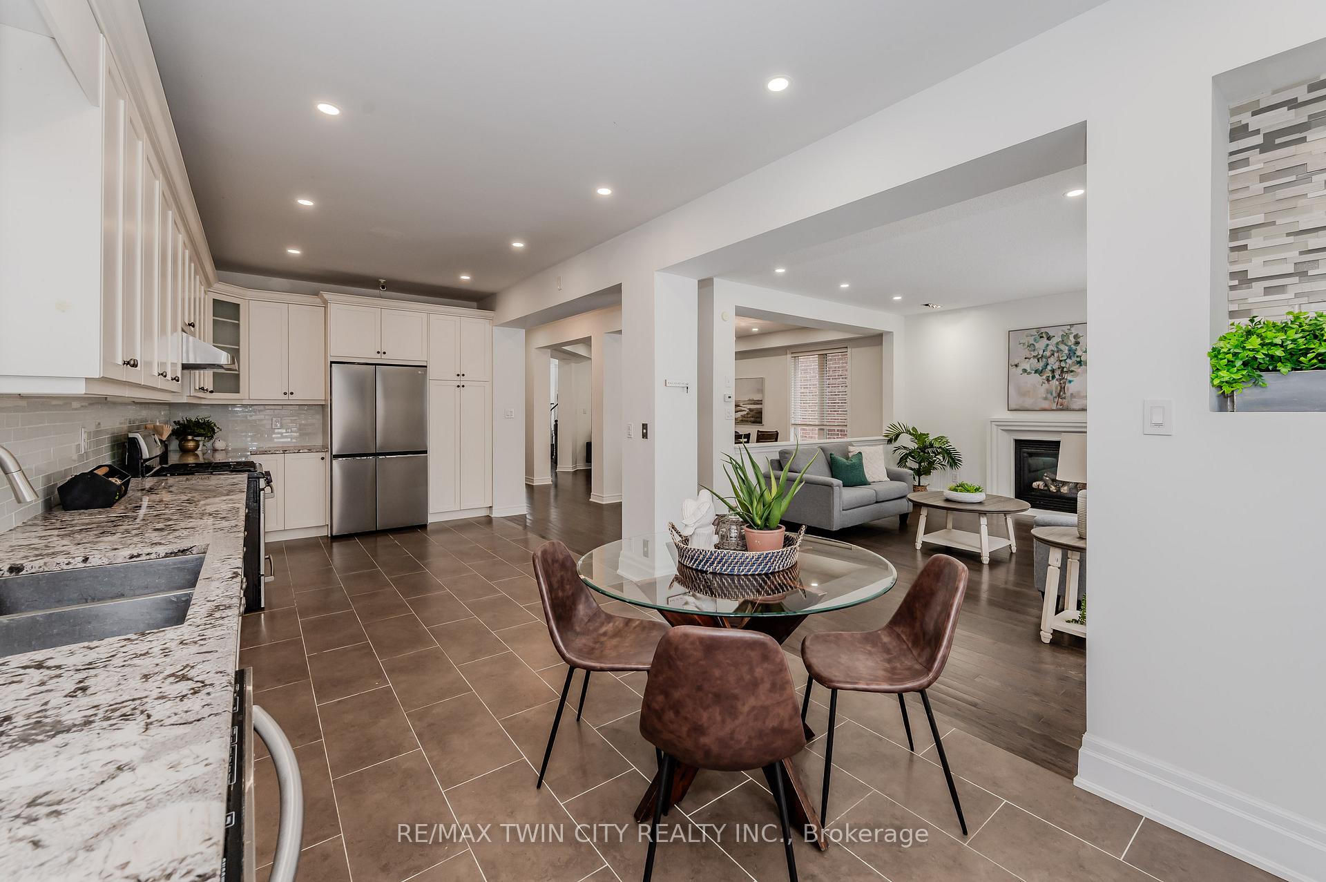 Photo 14 of 498 Thomas Slee Drive, Kitchener, Doon South — HOMEH
