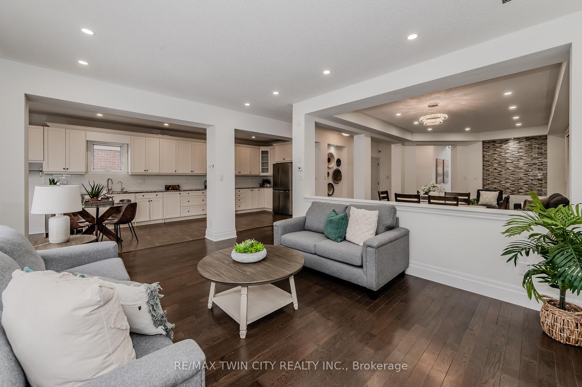 Photo 16 of 498 Thomas Slee Drive, Kitchener, Doon South — HOMEH