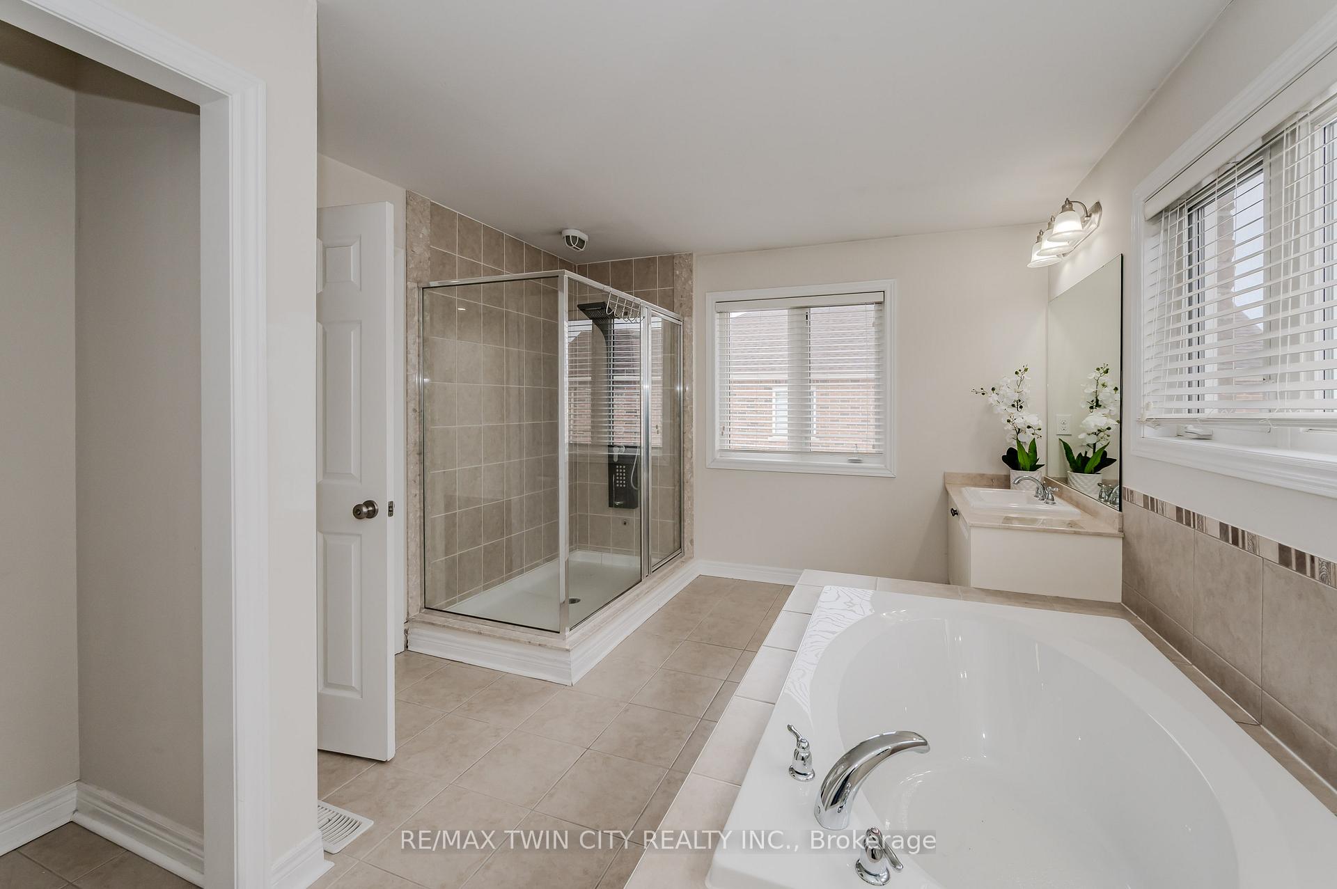 Photo 36 of 498 Thomas Slee Drive, Kitchener, Doon South — HOMEH