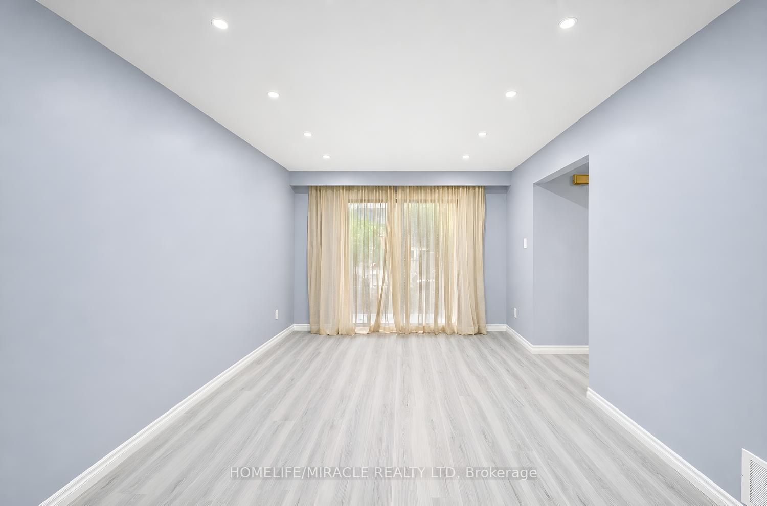 Photo 5 of 177 Westmore Drive S, Etobicoke, West Humber-Clairville — HOMEH