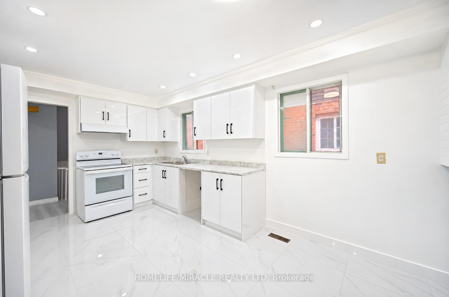 Photo 11 of 177 Westmore Drive S, Etobicoke, West Humber-Clairville — HOMEH