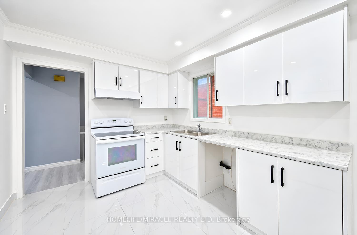 Photo 13 of 177 Westmore Drive S, Etobicoke, West Humber-Clairville — HOMEH