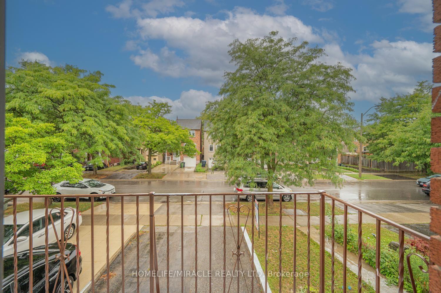 Photo 16 of 177 Westmore Drive S, Etobicoke, West Humber-Clairville — HOMEH