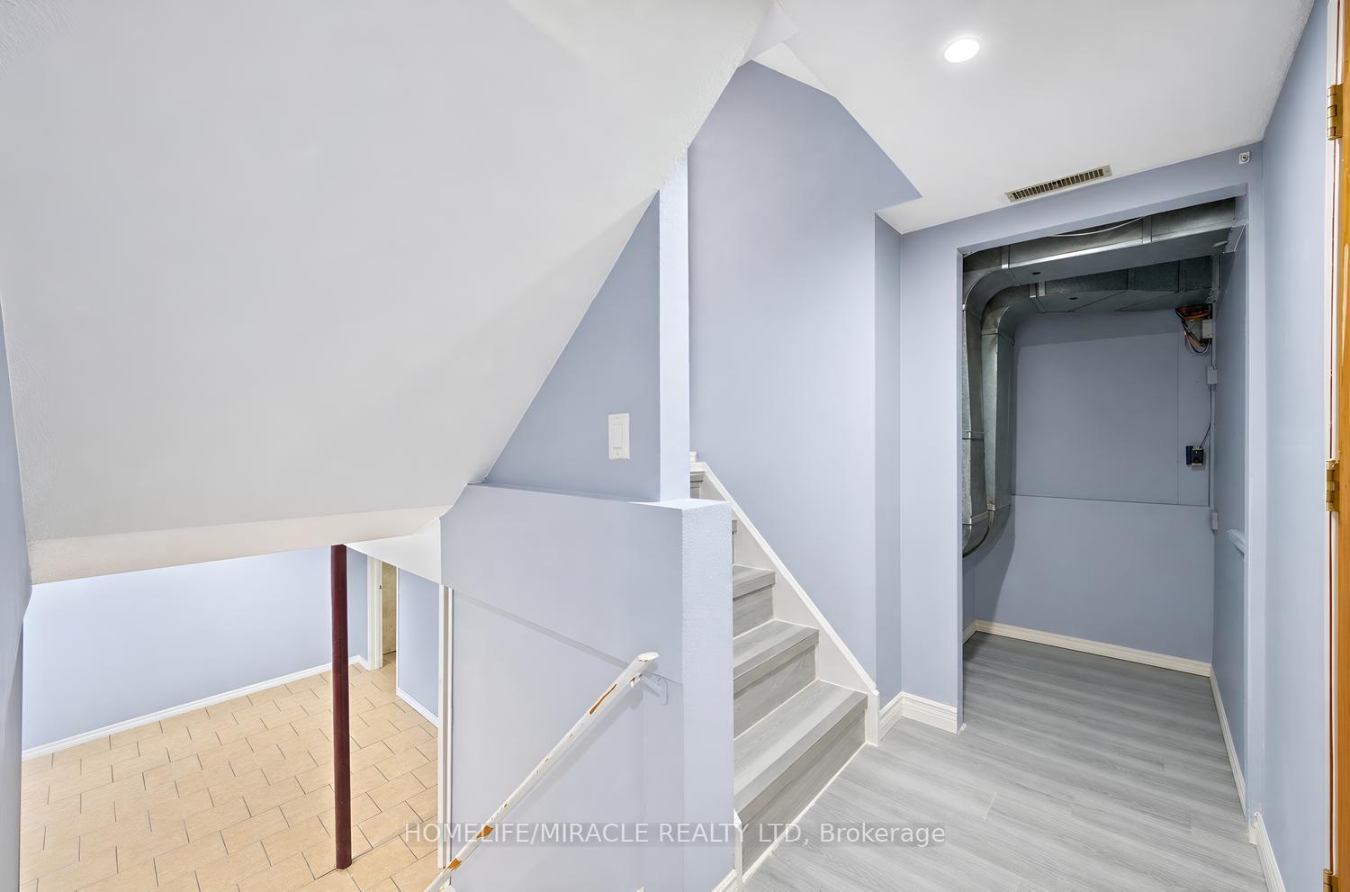 Photo 33 of 177 Westmore Drive S, Etobicoke, West Humber-Clairville — HOMEH