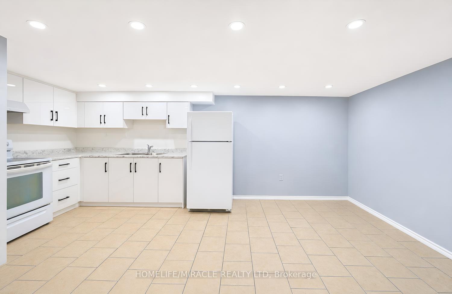 Photo 38 of 177 Westmore Drive S, Etobicoke, West Humber-Clairville — HOMEH