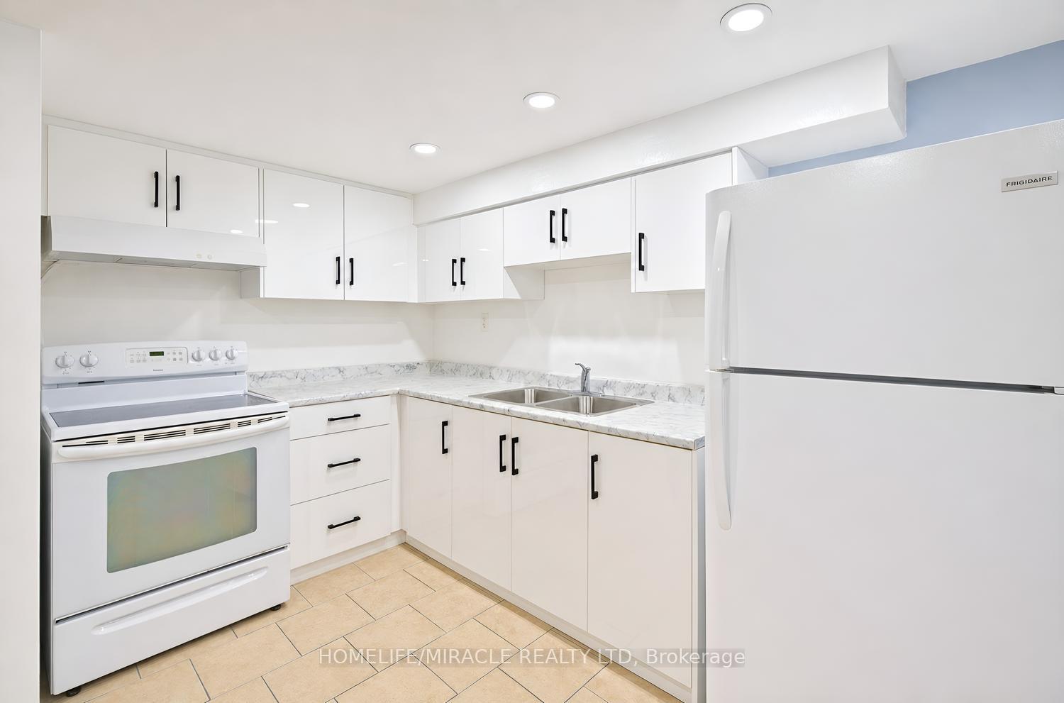 Photo 39 of 177 Westmore Drive S, Etobicoke, West Humber-Clairville — HOMEH