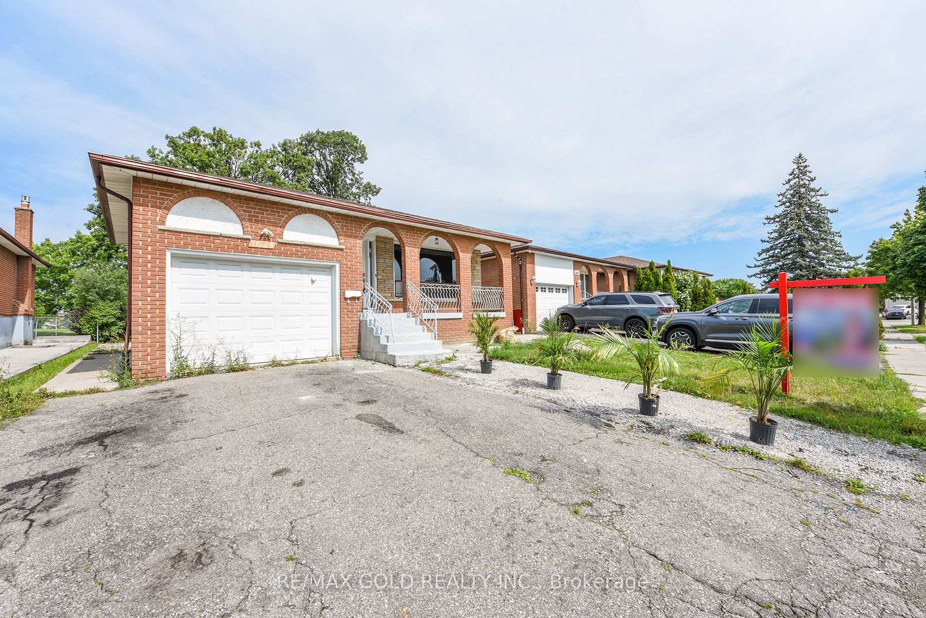 Photo 4 of 7624 Middleshire Drive, Mississauga, Malton — HOMEH