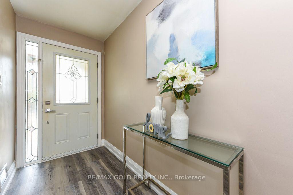 Photo 5 of 7624 Middleshire Drive, Mississauga, Malton — HOMEH