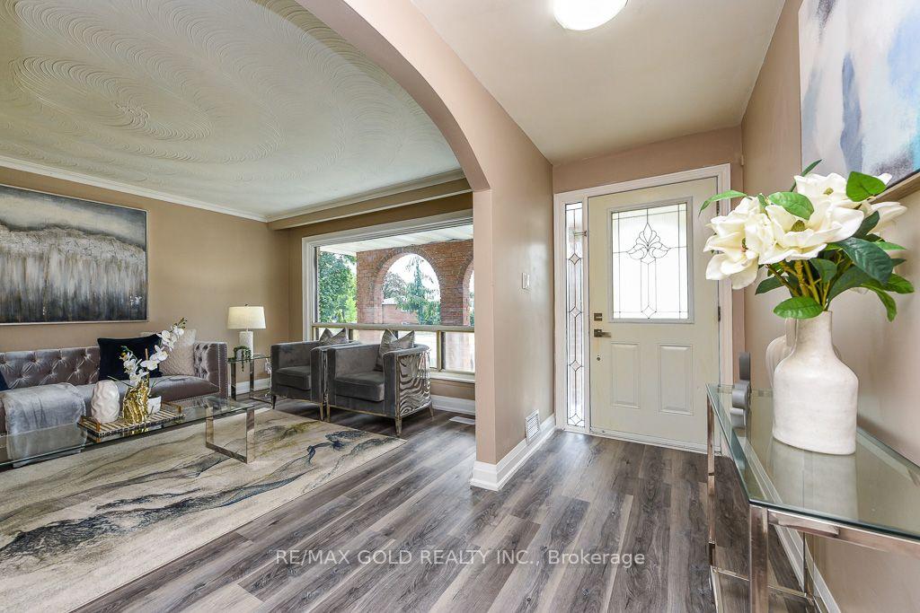 Photo 6 of 7624 Middleshire Drive, Mississauga, Malton — HOMEH