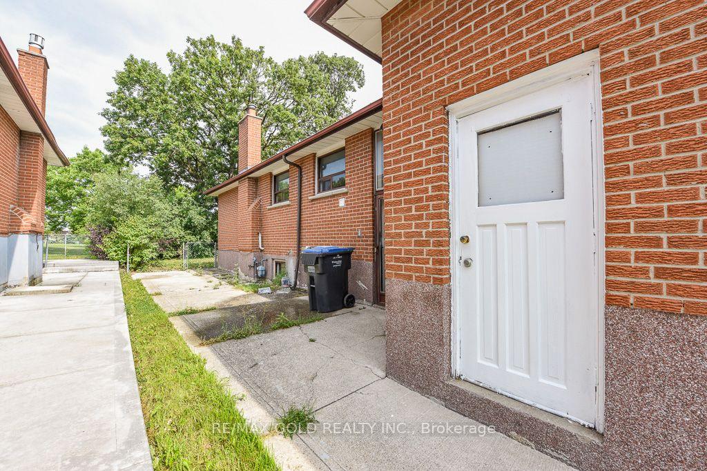 Photo 45 of 7624 Middleshire Drive, Mississauga, Malton — HOMEH