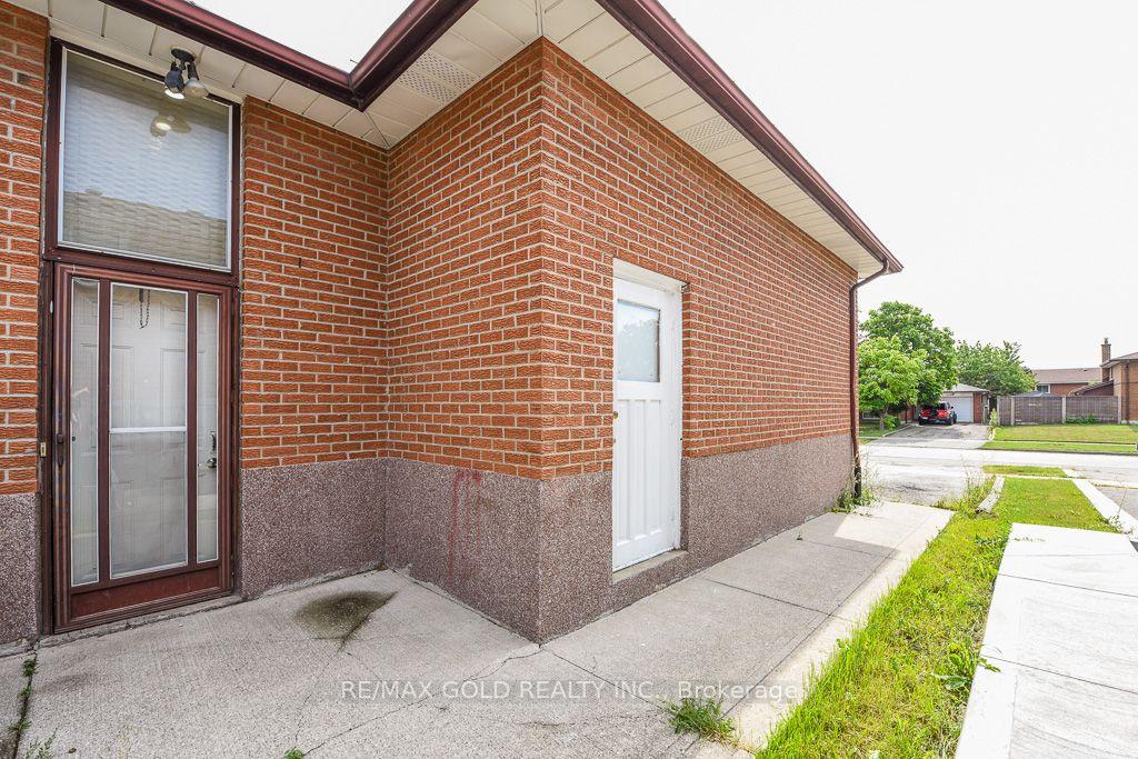 Photo 47 of 7624 Middleshire Drive, Mississauga, Malton — HOMEH