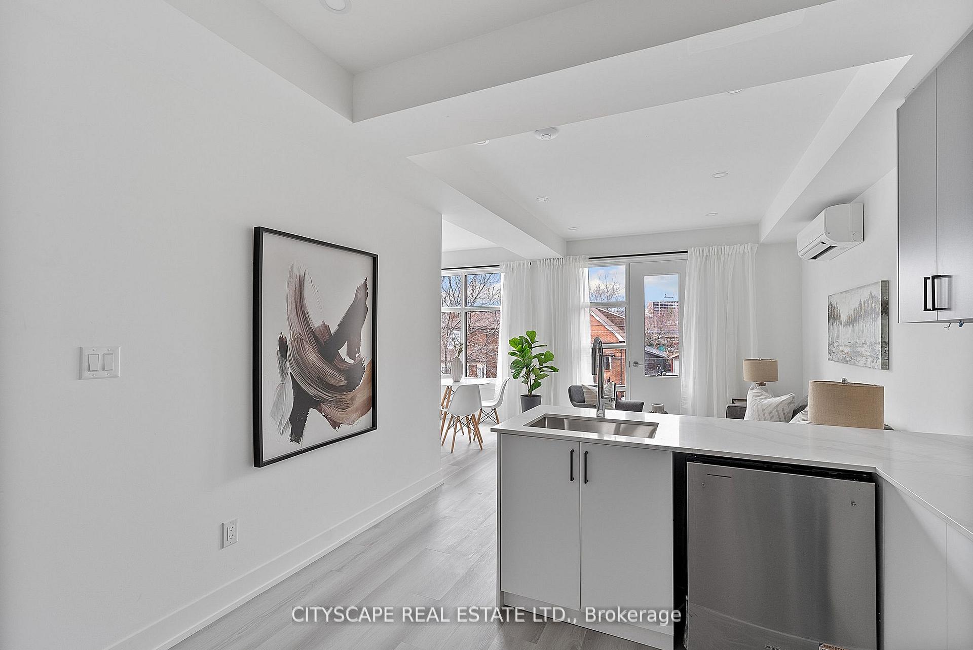 Photo 5 of Unit 3 (Upper), 587 Oakwood Avenue, Toronto, Oakwood Village — HOMEH