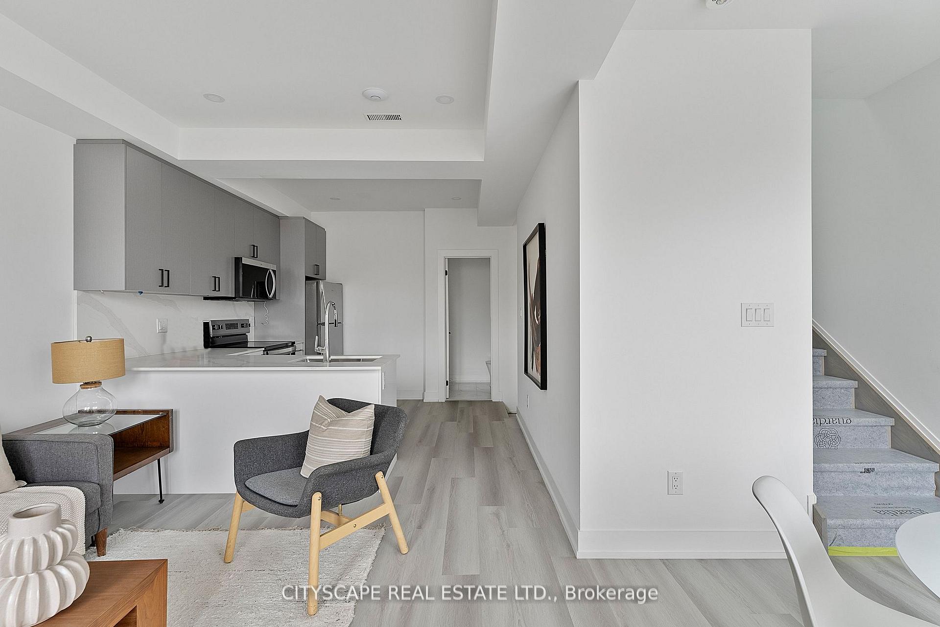 Photo 8 of Unit 3 (Upper), 587 Oakwood Avenue, Toronto, Oakwood Village — HOMEH