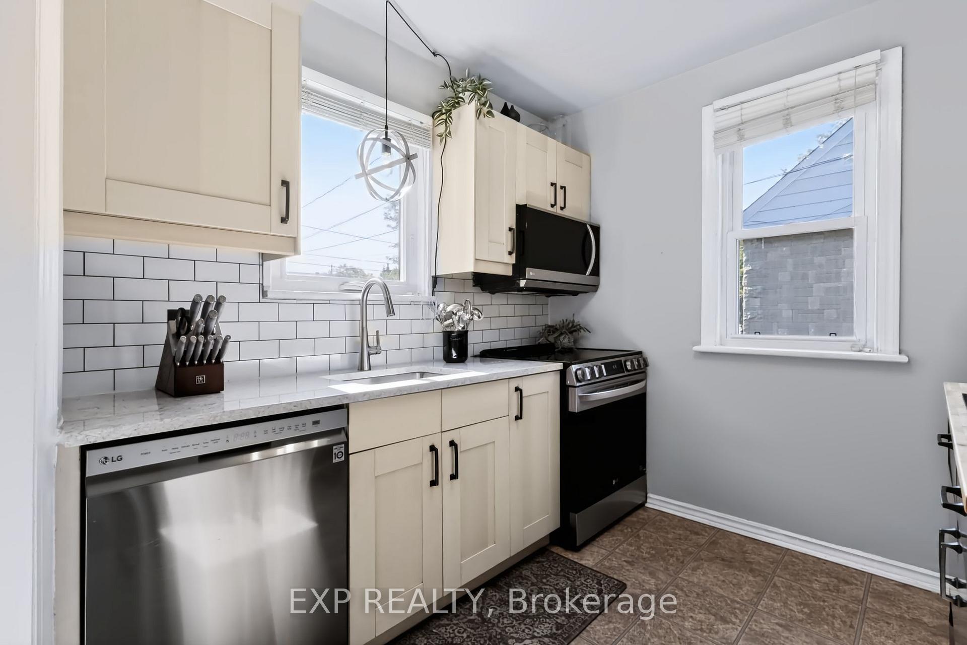Photo 9 of 164 Charlotte Street, Hamilton, Rosedale — HOMEH