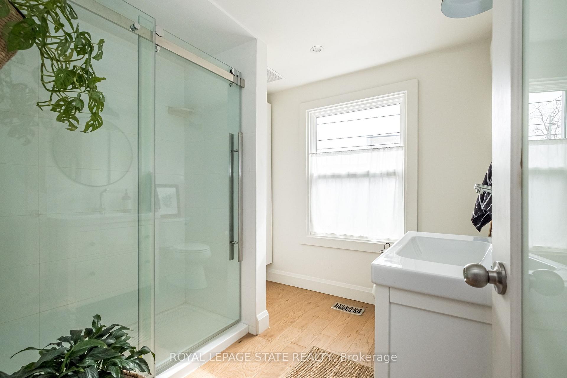 Photo 23 of 39 Park Street E, Hamilton, Dundas — HOMEH