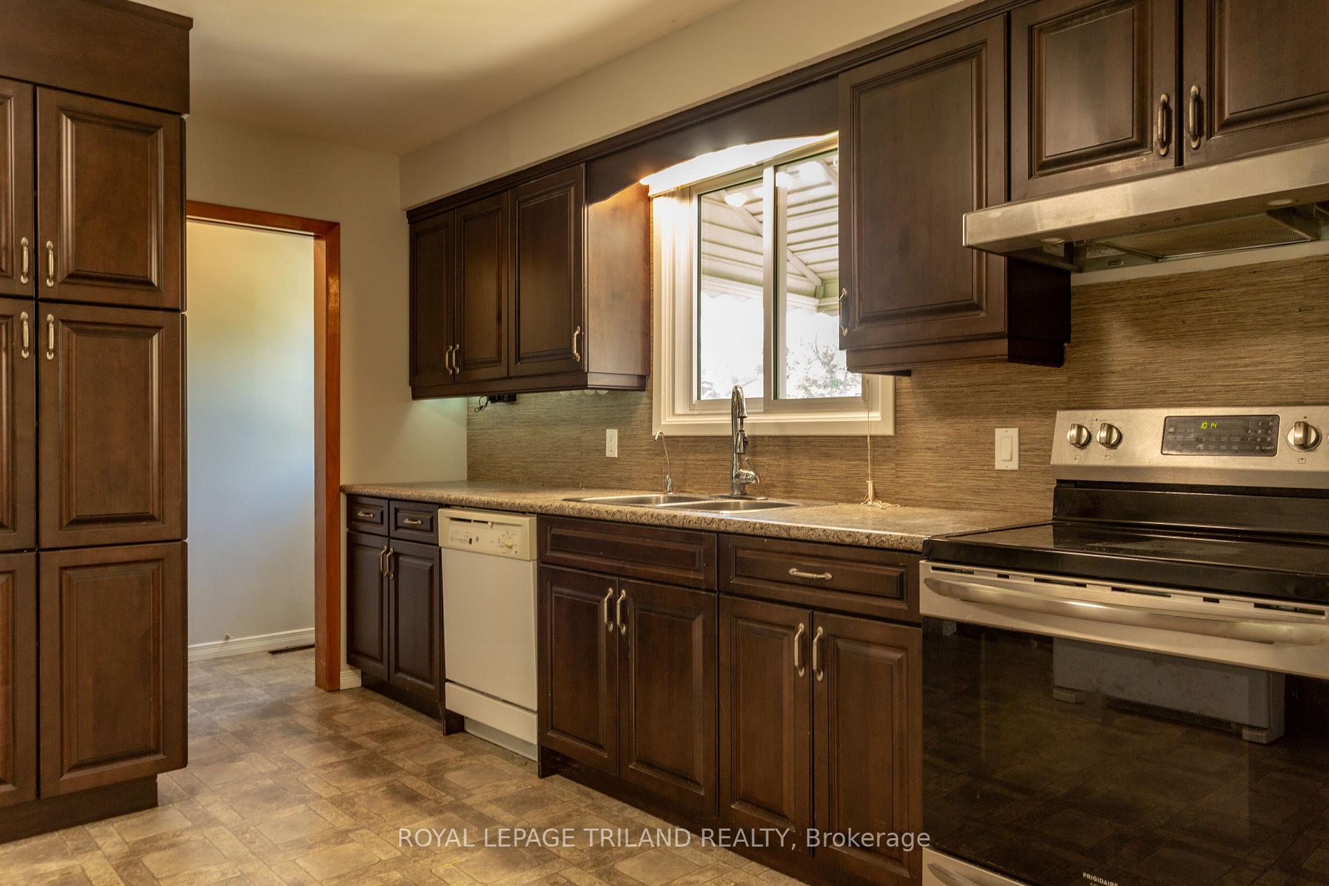 Photo 10 of 8 Croatia Court, St. Thomas — HOMEH